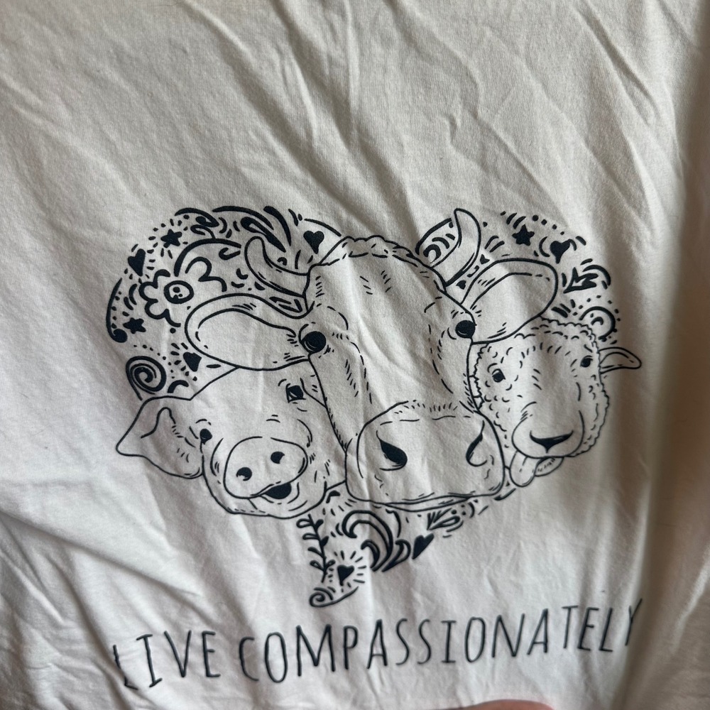 Gildan T-Shirt Women's Large‎ White Spring Farm Sanctuary Cows Farm